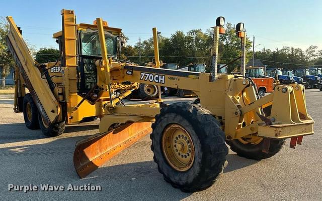 Image of John Deere 770CH equipment image 2