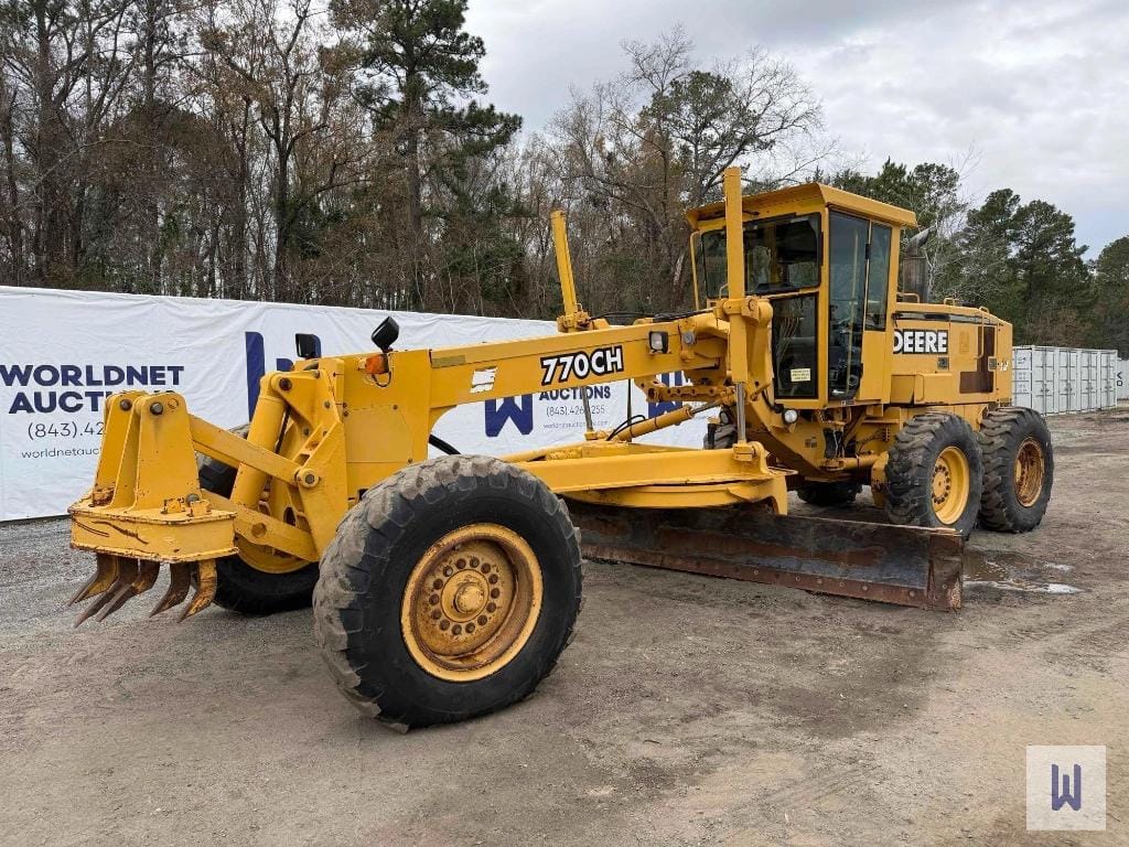 2001 John Deere 770CH Equipment Image0