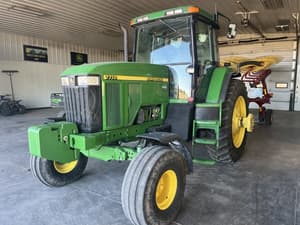 2001 John Deere 7710 Image