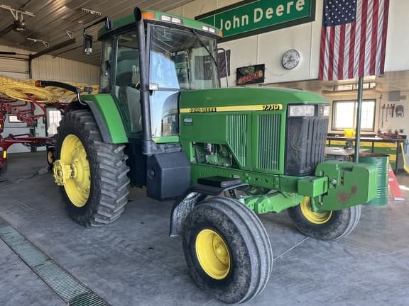 Image of John Deere 7710 equipment image 1