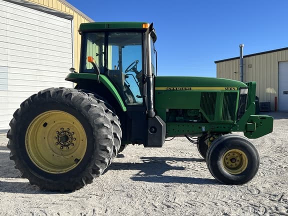 Image of John Deere 7810 equipment image 1
