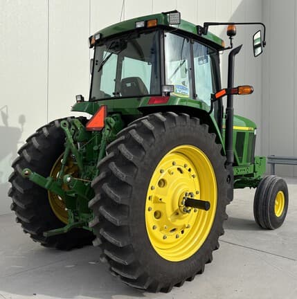 Image of John Deere 7810 equipment image 2