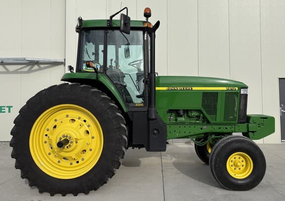 Image of John Deere 7810 equipment image 1