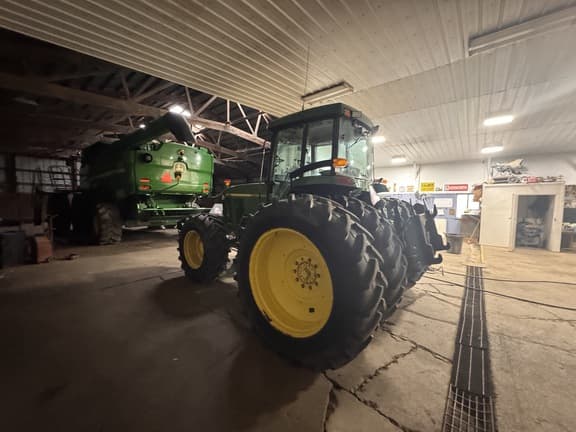 Image of John Deere 7810 equipment image 2