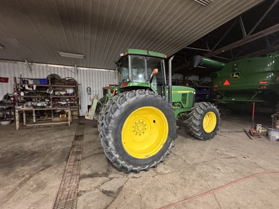 Image of John Deere 7810 equipment image 1
