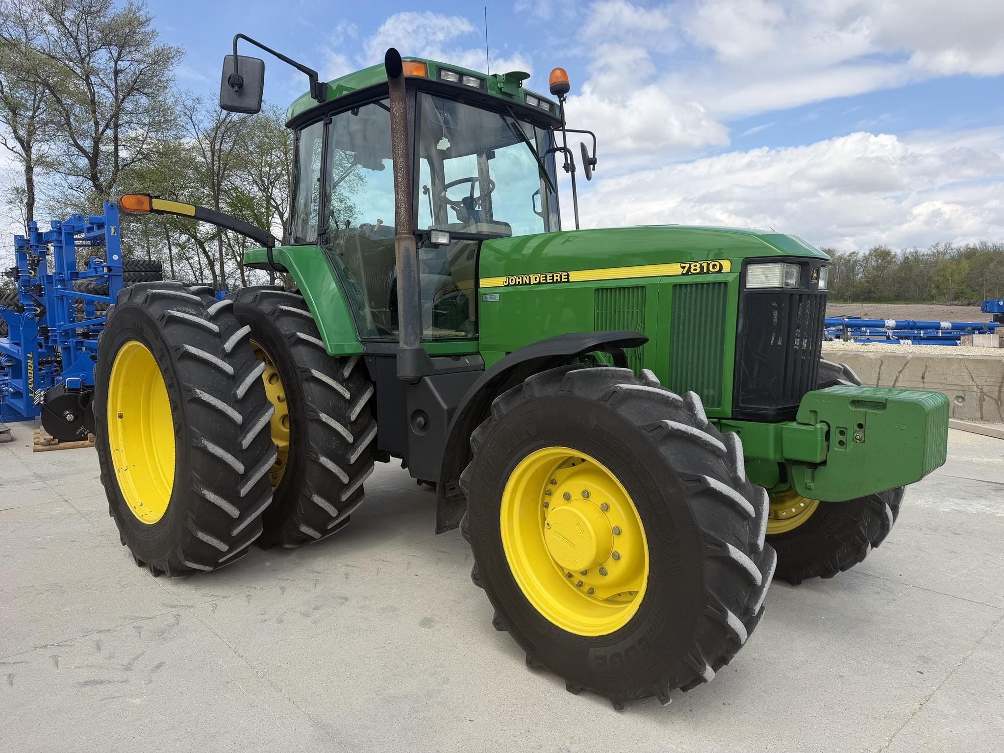 2001 John Deere 7810 Equipment Image0