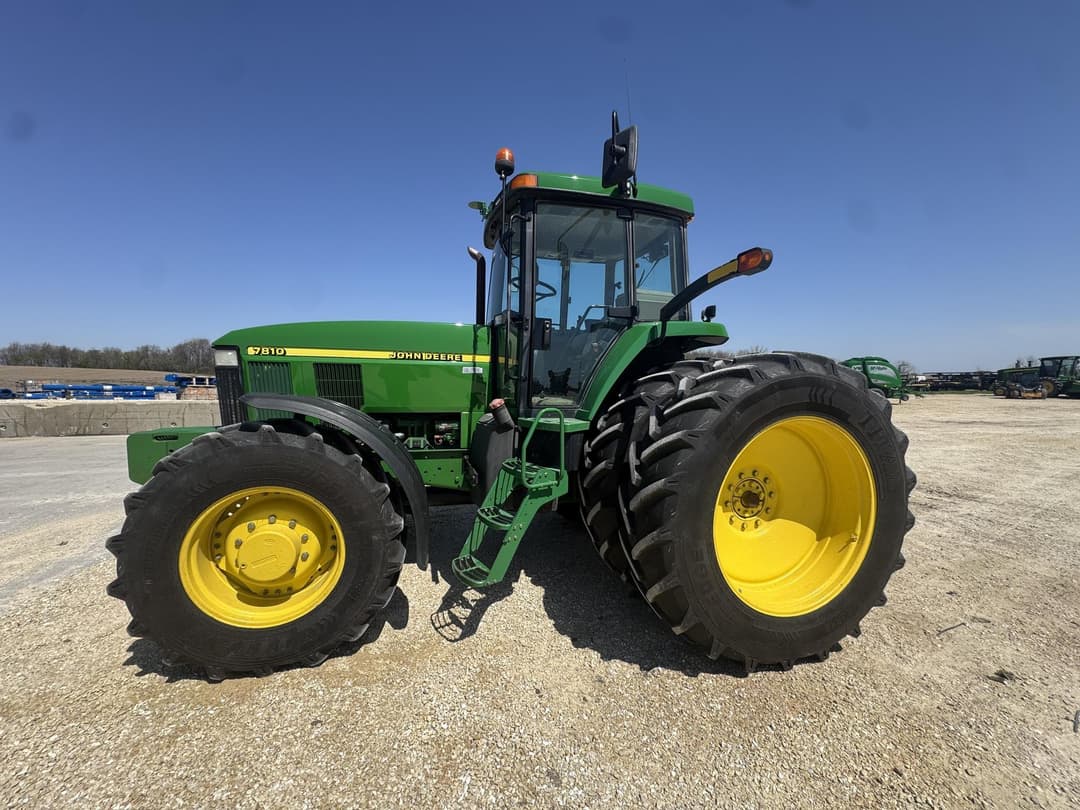 Image of John Deere 7810 Primary image