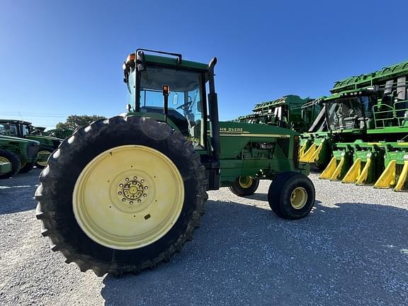 Image of John Deere 8110 equipment image 2