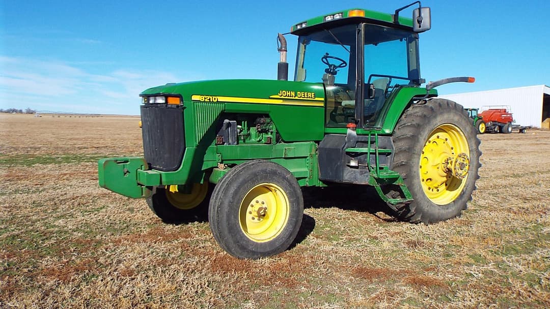 Image of John Deere 8210 Primary image