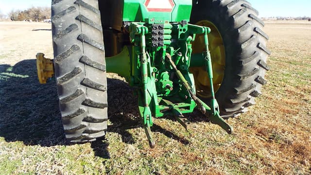 Image of John Deere 8210 equipment image 4