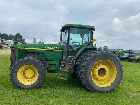 Main image John Deere 8210