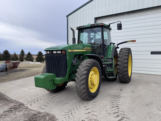 Image of John Deere 8210 equipment image 3