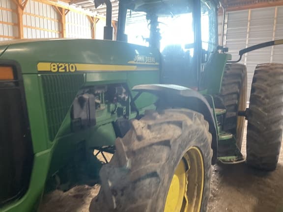 Image of John Deere 8210 equipment image 4