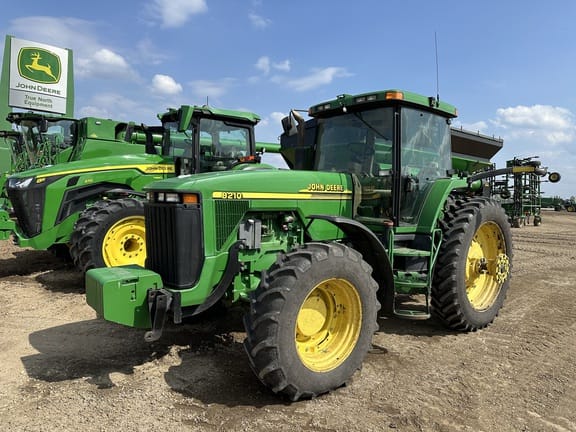 Main image John Deere 8210