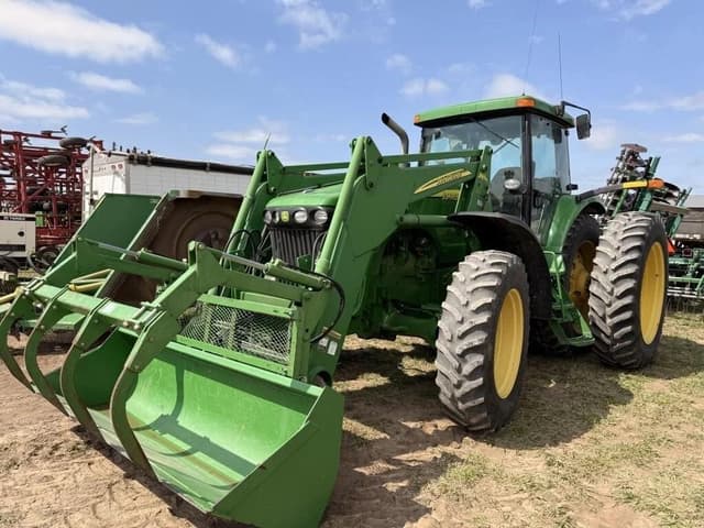 Image of John Deere 8320 equipment image 1