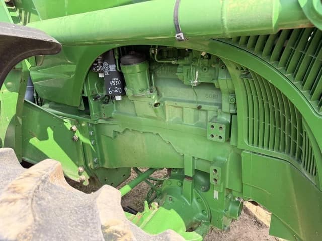 Image of John Deere 8320 equipment image 4