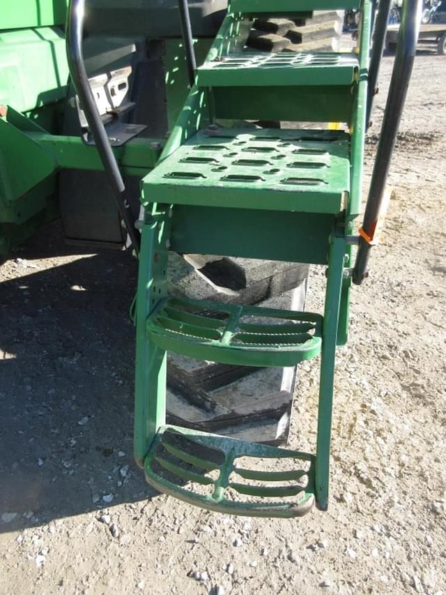 Image of John Deere 8410T equipment image 4