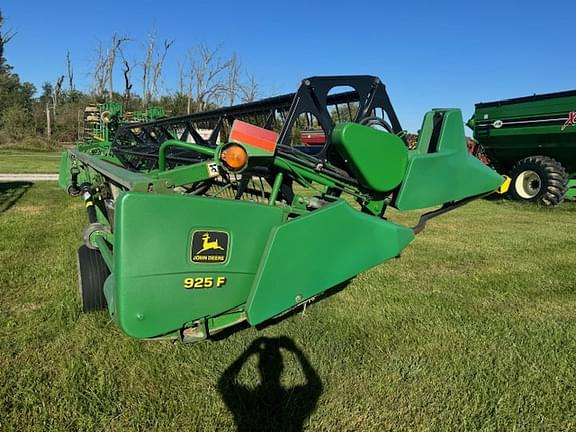 Image of John Deere 925 equipment image 1