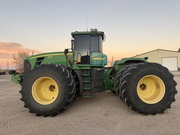 Image of John Deere 9530 equipment image 1