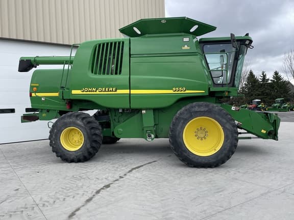 Image of John Deere 9550 equipment image 1