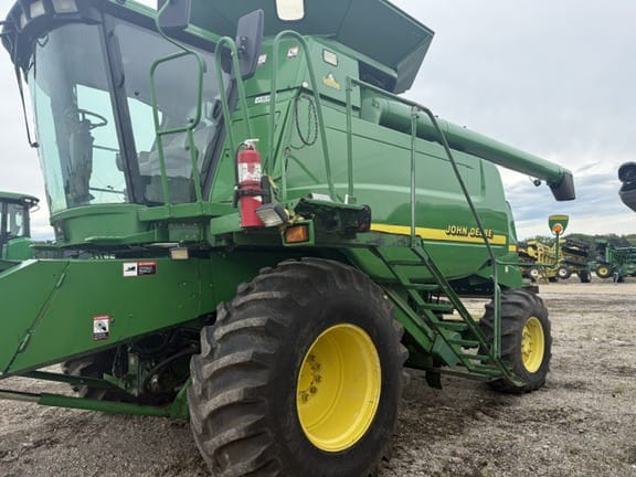 2001 John Deere 9550 Equipment Image0