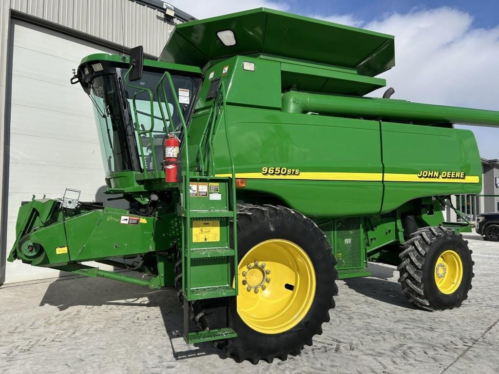 2001 John Deere 9650 STS Equipment Image0