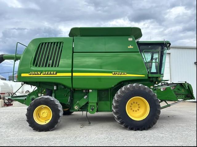 Image of John Deere 9750 STS equipment image 2