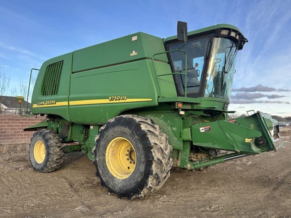 2001 John Deere 9750 STS Equipment Image0