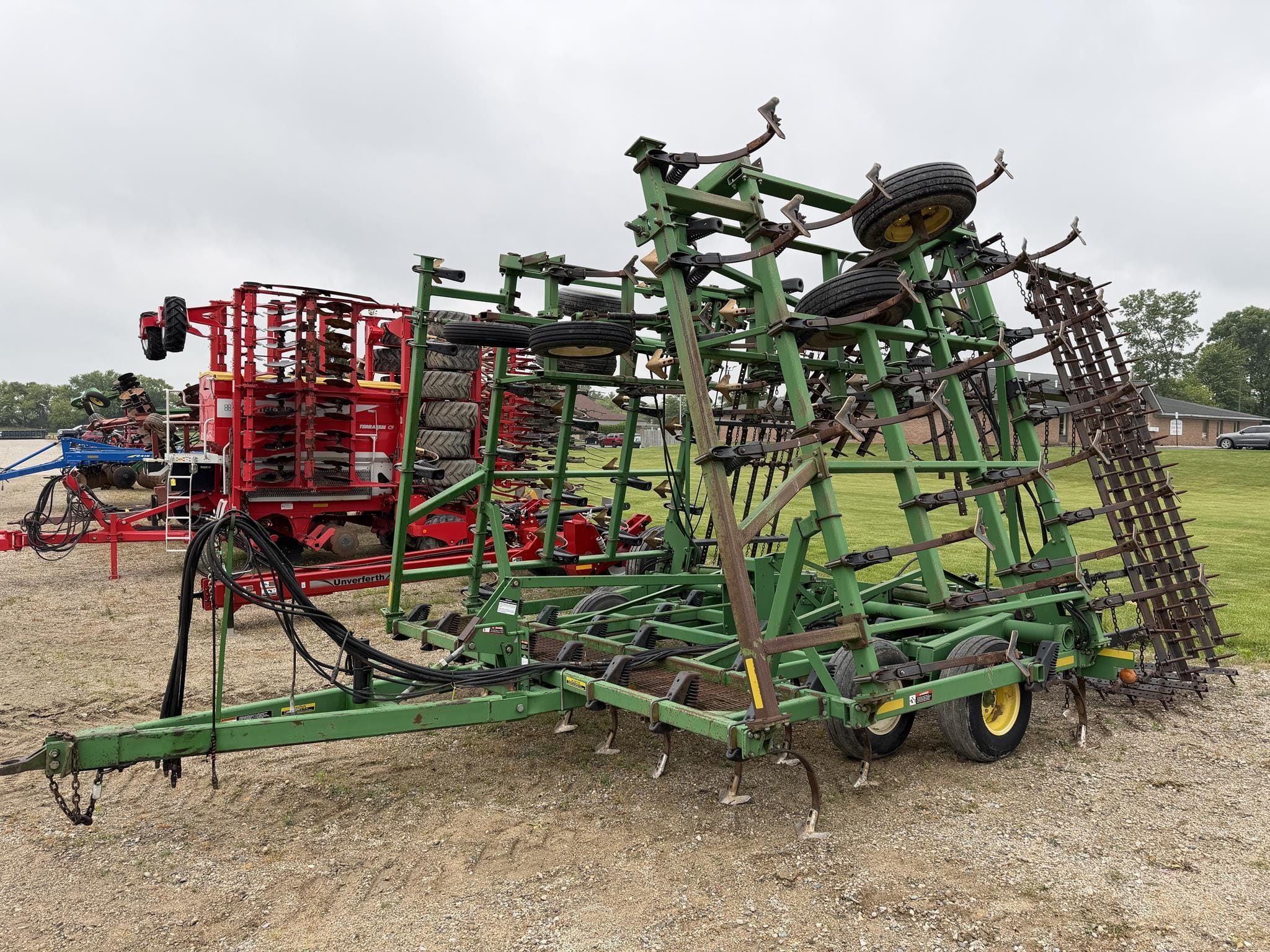 2001 John Deere 980 Equipment Image0