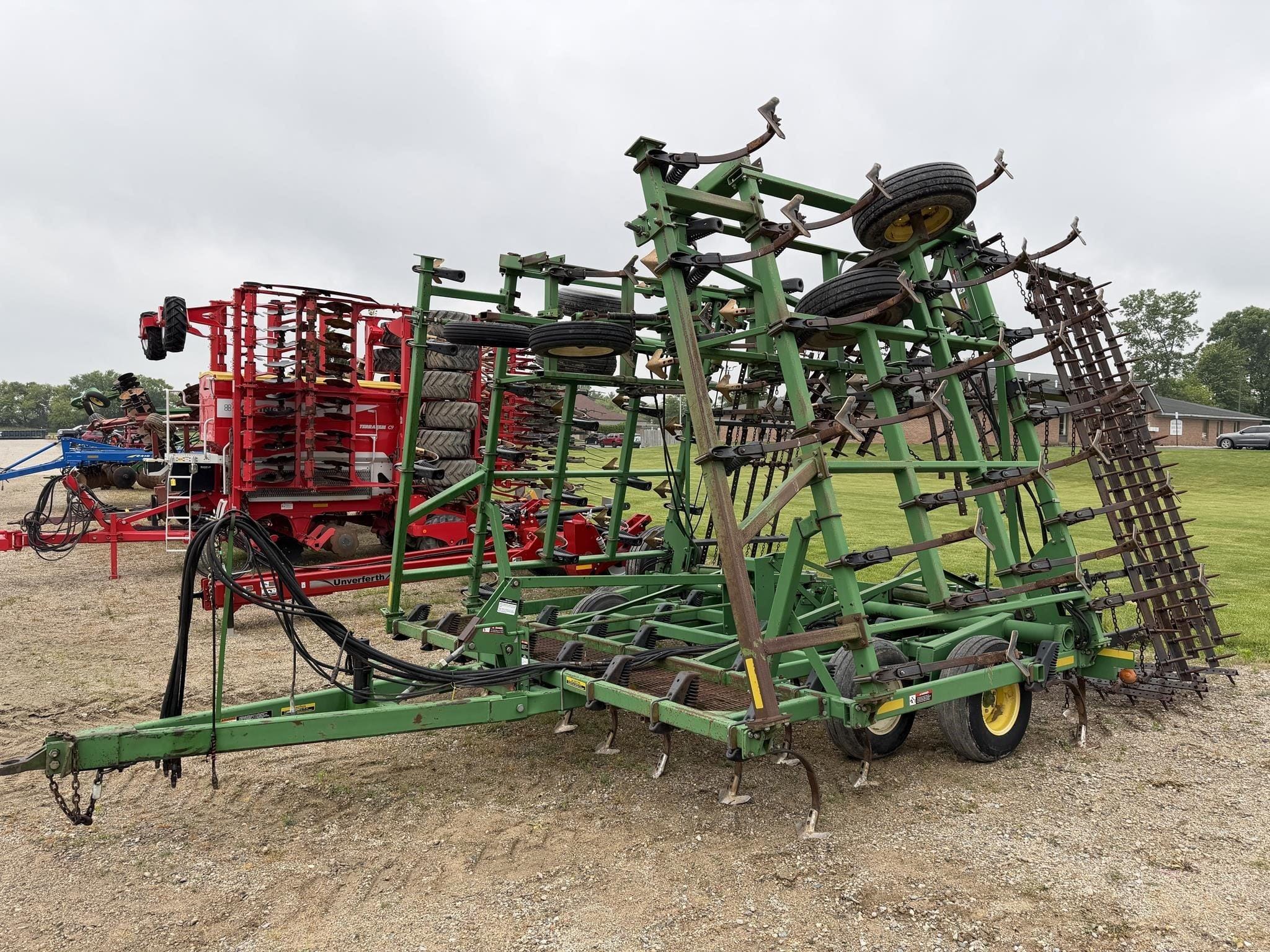 2001 John Deere 980 Equipment Image0