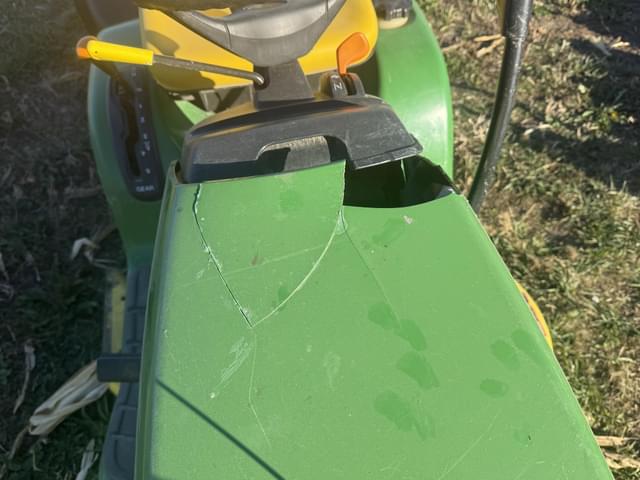 Image of John Deere LT133 equipment image 4