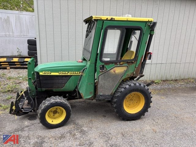 2001 John Deere 4100 Equipment Image0