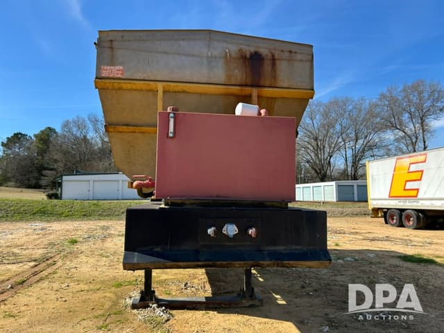 Image of KBH Fertilizer Chassis equipment image 2