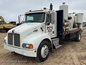 2001 Kenworth T300 Image