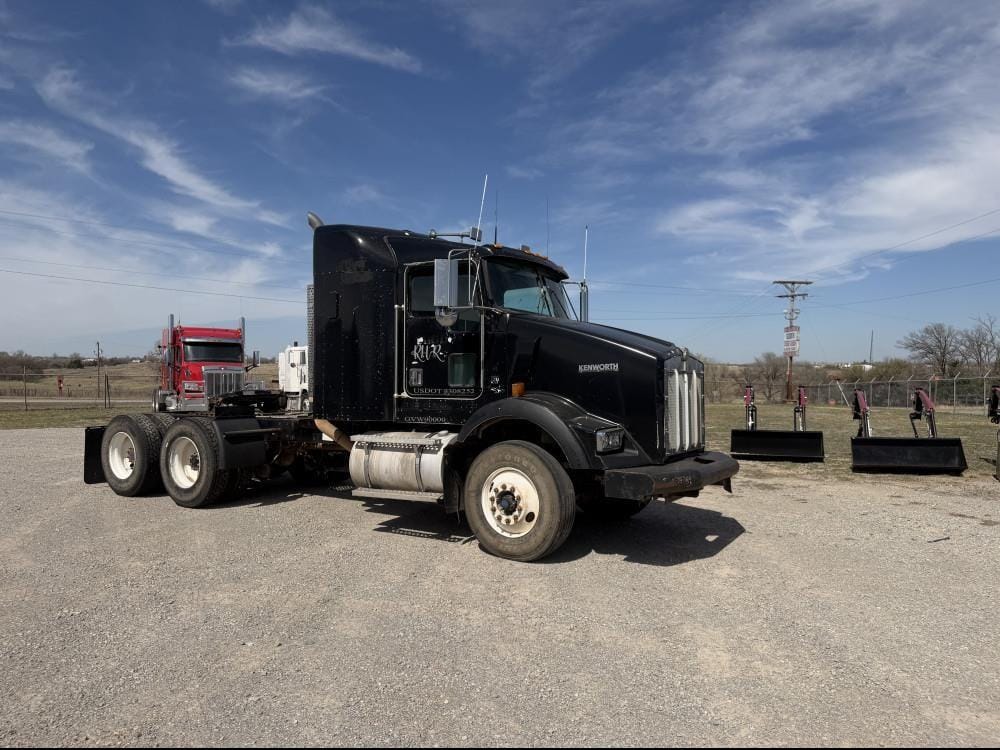 2001 Kenworth T80 Equipment Image0
