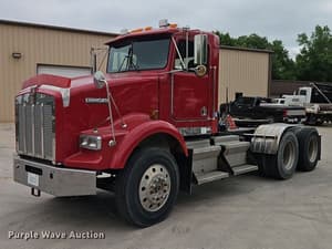 2001 Kenworth T800 Image