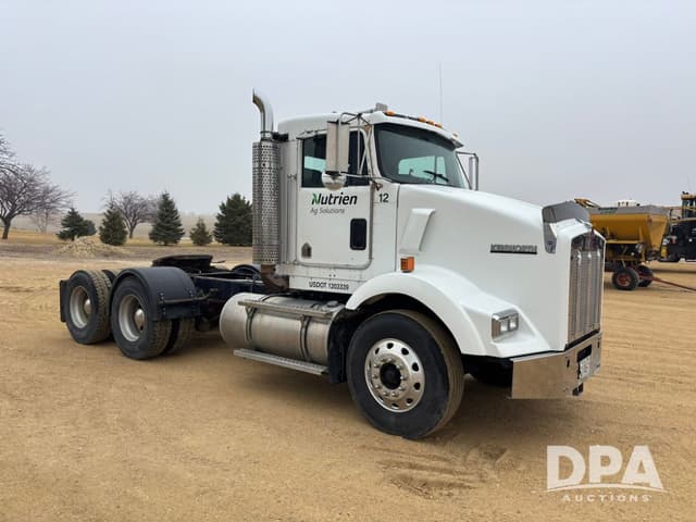 Image of Kenworth T800B equipment image 1
