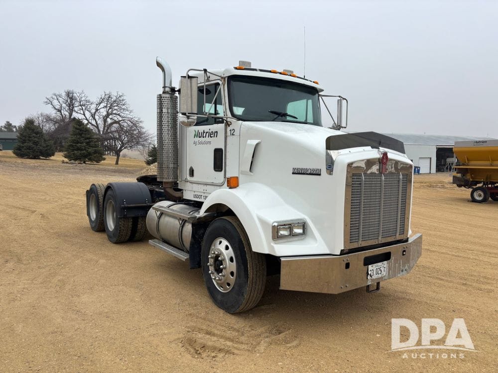 2001 Kenworth T800B Equipment Image0