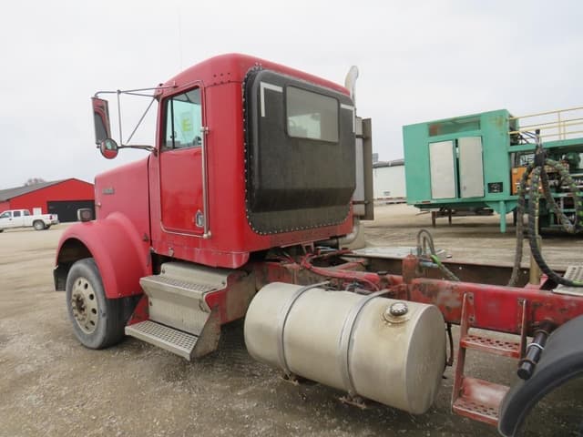 Image of Kenworth W900 equipment image 2
