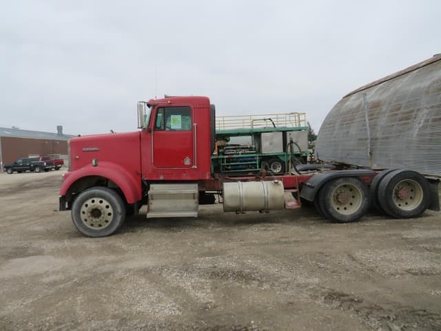 Image of Kenworth W900 equipment image 1