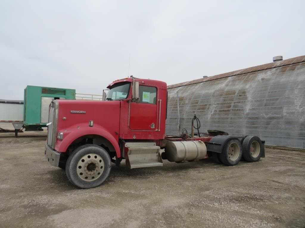 Image of Kenworth W900 Primary image