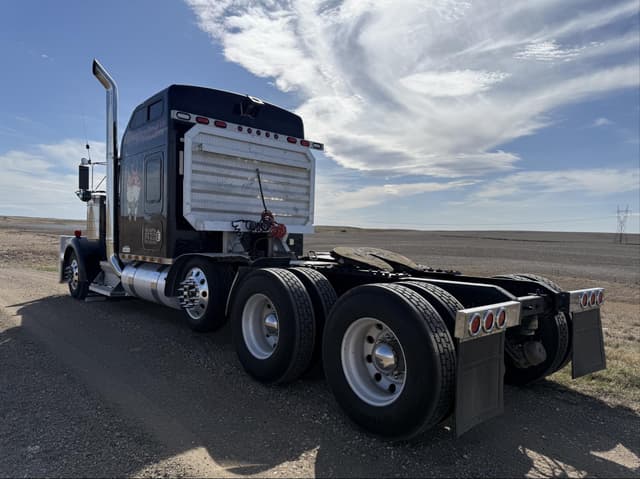 Image of Kenworth W900 equipment image 3