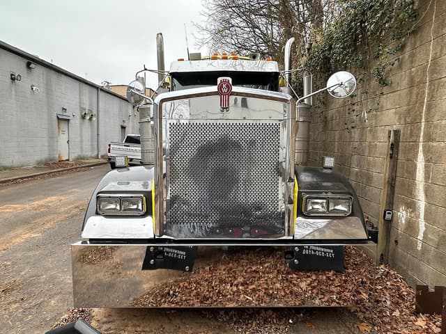 Image of Kenworth W900 equipment image 2