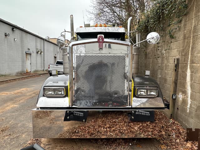 Image of Kenworth W900 equipment image 2