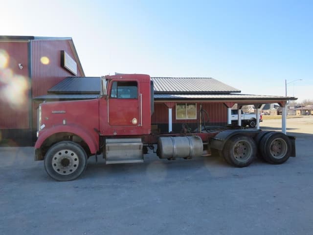 Image of Kenworth W900 equipment image 1