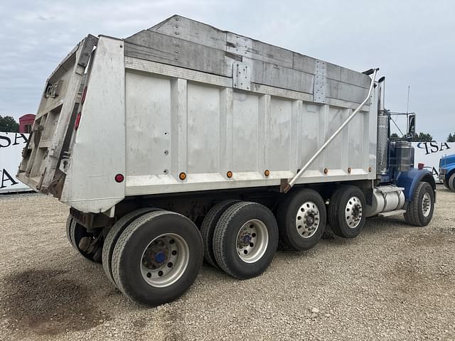 Image of Kenworth W900 equipment image 4