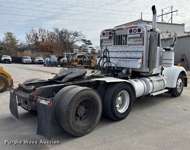 Image of Kenworth W900 equipment image 4