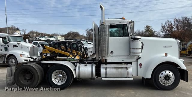 Image of Kenworth W900 equipment image 3