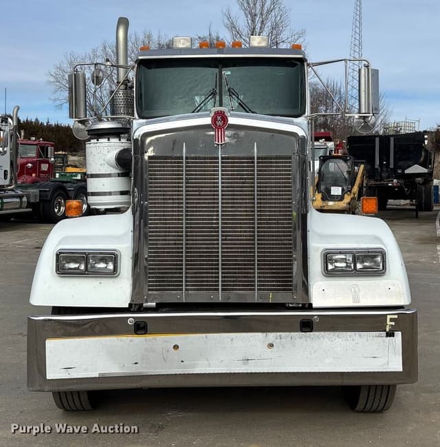 Image of Kenworth W900 equipment image 1