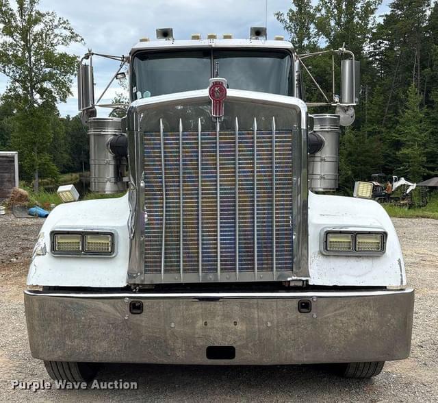 Image of Kenworth W900 equipment image 1